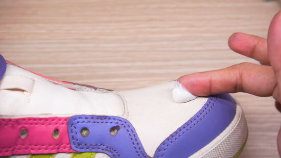 Hướng dẫn cách vệ sinh giày bằng kem đánh răng – X-clean